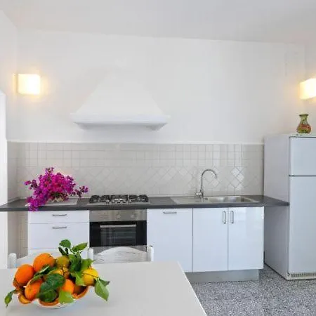 Sleeps 5 Appartamento Praiano