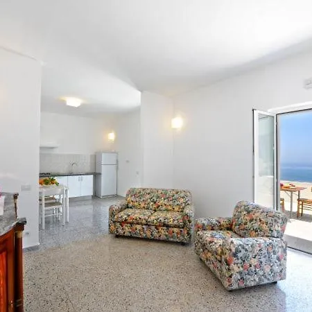 Sleeps 5 *
