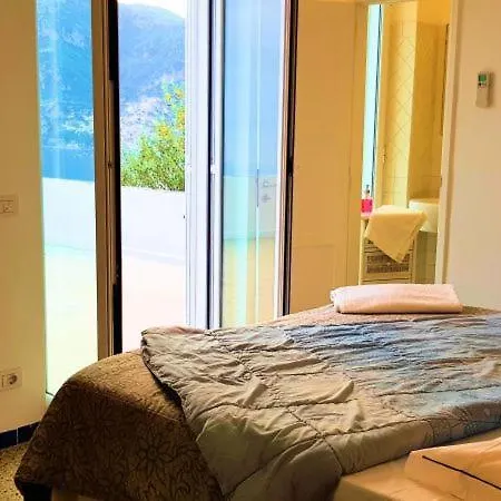 Sleeps 5 Apartment Praiano